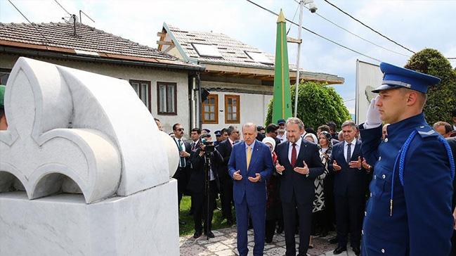 Cumhurbakan Erdoan'dan zetbegovic'in kabrine ziyaret