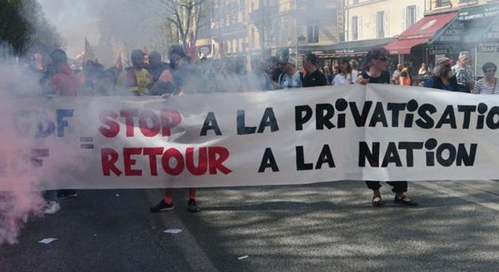 Fransa'da greve katlanlara polis mdahale etti