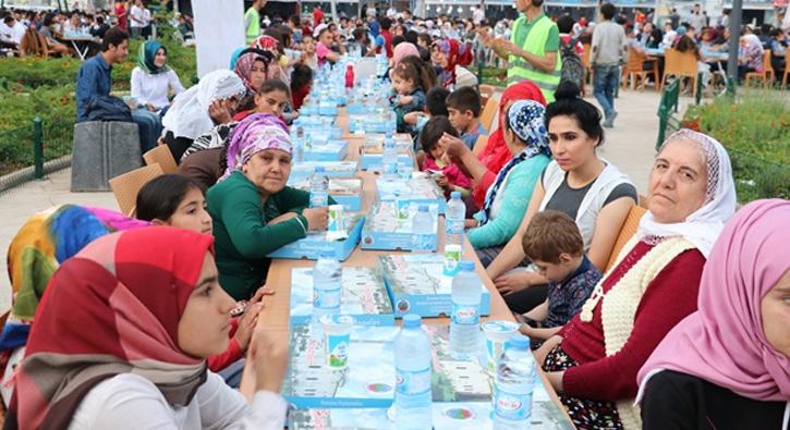 Mavi Marmara ehidi ansna 2 bin 500 kiiye iftar
