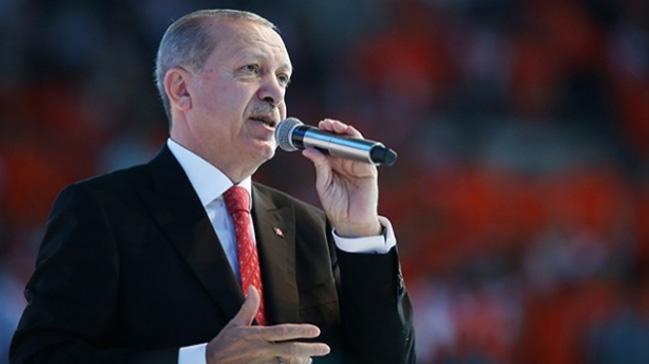 Cumhurbakan Erdoan: Biz terrist olanlarn apoletini sktk, terristle mcadele edenin deil