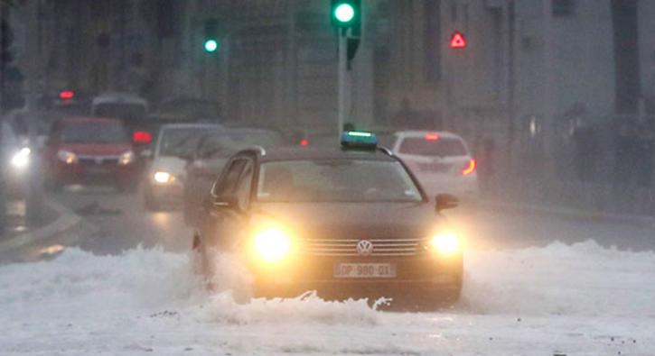 Fransada iddetli yan sele neden olmas nedeniyle 7 blgede turuncu alarm verildi 