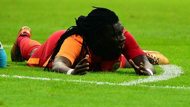 Guanghzhou Evergrande, Bafetimbi Gomis'e gz dikti