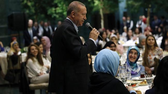 Erdoan, yaz sezonunda rencilerden yatak creti alnmamas iin talimat verdi