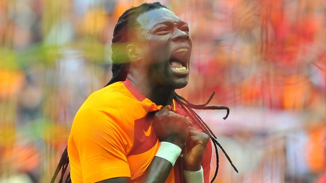 Galatasaray'n transferi iin inlilerle masaya oturduu Bafetimbi Gomis satlyor