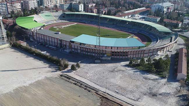 Millet Bahesi'ne dntrlecek Konya Atatrk Stad'nda ykm iin ilk kazma vuruldu