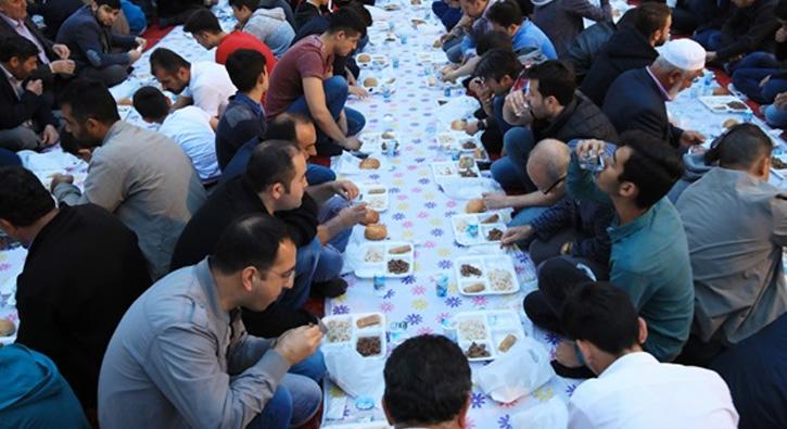 Somuncu Baba Klliyesi'nde 3 bin kiiye iftar