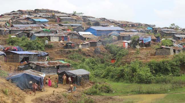 Arakanllarn snd Cox Bazar'da etkili olan iddetli ya ve rzgar, kamplarda hasara yol at