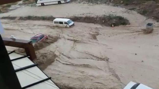 Konya'da selin bilanosu; 166 ev ve i yerini su bast
