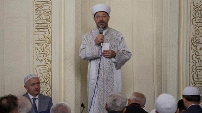 Diyanet leri Bakan Erba, stanbul'da cuma namazn kldrd