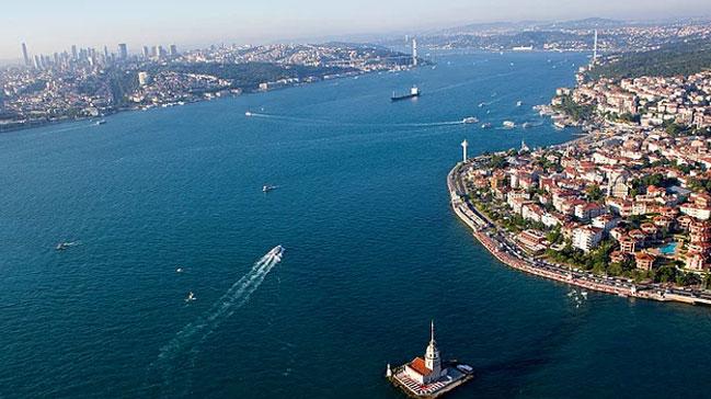 stanbul Boaz'nda korkulu anlar: Arzalanan gemi sahile demirledi  