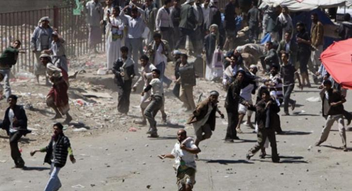 Yemen'in Hudeyde kentindeki atmalarda biri komutan 11 kii ld