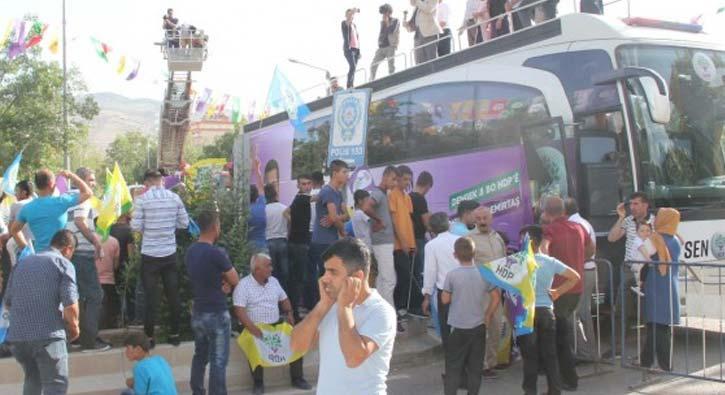 HDP, Siirt milletvekili adaylarnn katlmyla dzenledii mitingde byk hsran yaad
