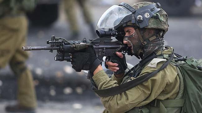 srail askerlerinin Gazze eridi snrnda bir Filistinliyi vurarak ehit ettii bildirildi