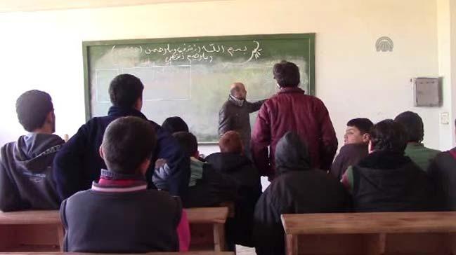 Suriye'de muhalif blgelerde okullara giri snavlar yaplyor