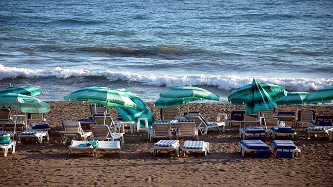 Antalya'da seim nedeniyle sahiller bo kald
