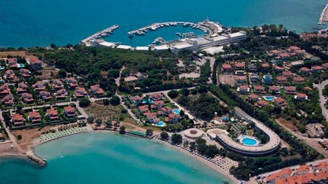 Trkiye'nin nde gelen tatil beldelerinden emede plajlar ve oteller seim dolaysyla bo kald