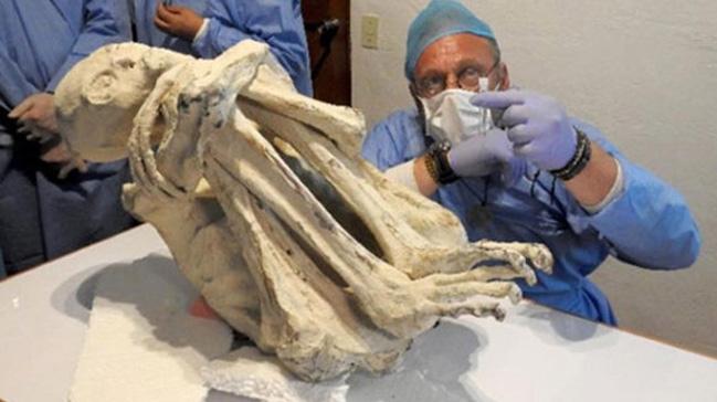 Peru'da, yeni bir insan trne ait olduu iddia edilen mumyalanm ceset bulundu