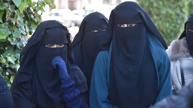 Hollanda'da burka yasana tepkiler
