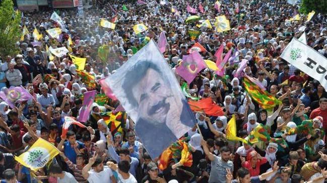 zmir'de seim gecesi ocuklara terr rgt PKK lehine slogan attranlar yakaland