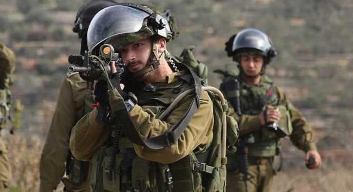 srail askerleri Gazze snrnda bir Filistinliyi yaralad       