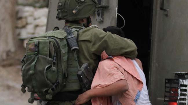 srail askerleri igal altndaki Bat eria'da 17 Filistinliyi gzaltna ald