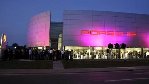Dou Otomotiv, lkenin en byk Porsche showroomunu satyor