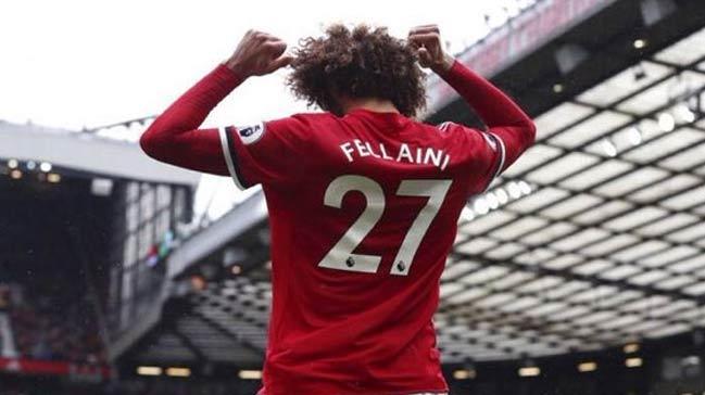 Marouane Fellaini, 2 yl daha Manchester United'da!