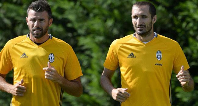 Juventus deneyimli defans oyuncularyla szleme yeniledi