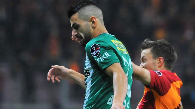 Galatasaray Aziz Behich ve Emre Akbaba iin 7 milyon euro verdi