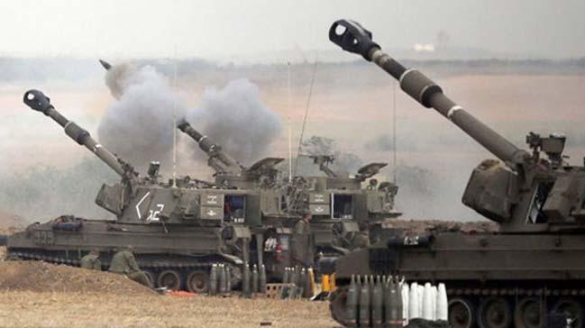 srail ordusuna ait bir tankla Gazze'nin dousundaki Han Yunus kentinde bir eve ate ald