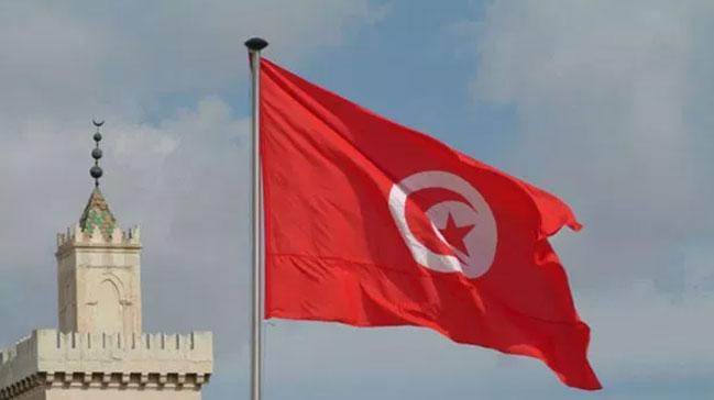 Tunus'ta hkmetin deitirilmesine kar kan bakan istifa etti