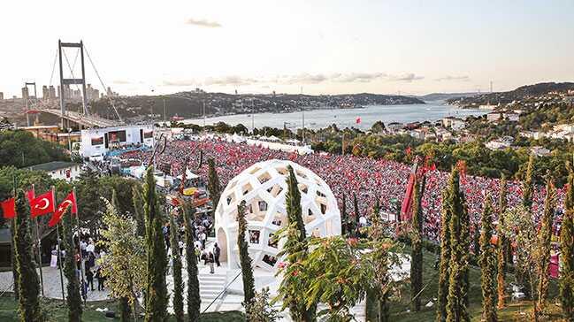 Biz bir olur bin diriliriz