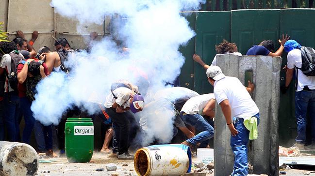 Nikaragua'da protestocularn kurduu barikatlar temizlemek amacyla operasyon dzenlendi