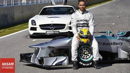 Lewis Hamilton 2 yl daha Mercedes'te