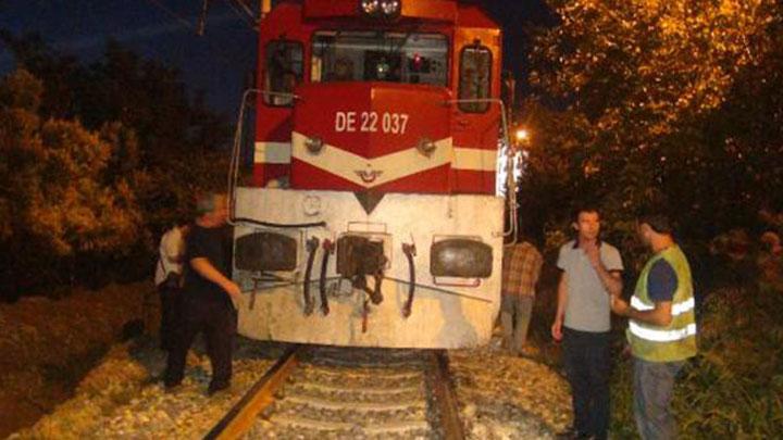 Balkesirde trenin altnda srklenen adam hayatn kaybetti 