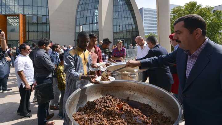 Almanya'da  Trkiye Diyanet Vakf, Kln DTB Merkez Camisinde kavurma datt