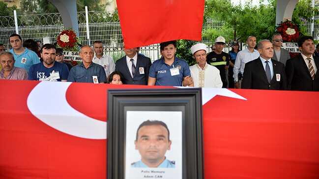 Mersin'de grevi srasnda kalp krizi geiren 43 yandaki polis memuru hayatn kaybetti