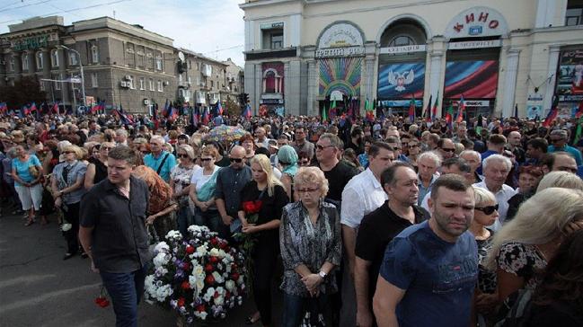 Ukraynada 200 bin kii Zaharenkonun cenaze trenine katld  