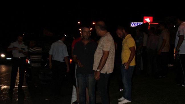 Yalova'da yoldaki tel rglerden gemek isterken aracn zerine den ahs ld