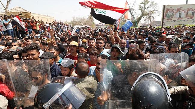 Petrol kenti Irak'n Basra kentinde protesto olaylar dinmiyor