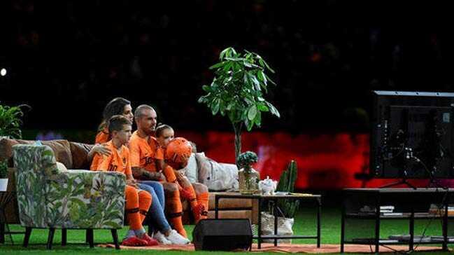 Wesley Sneijder veda etti, Hollanda kazand