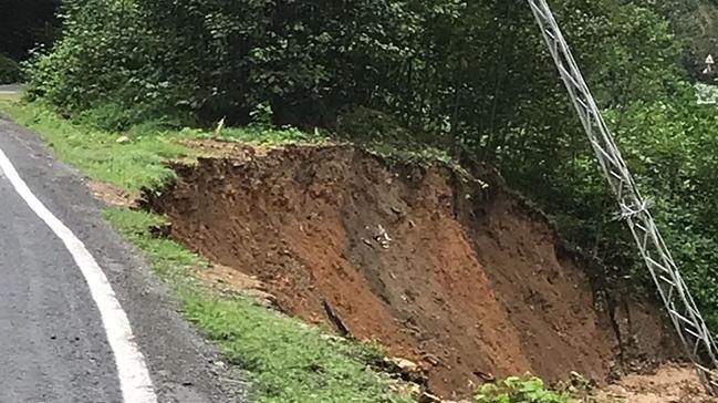 Trabzon'da saanak nedeniyle yolda kmeler meydana geldi 