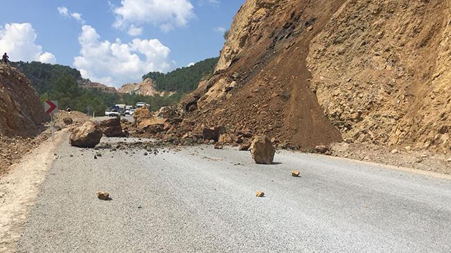 Antalya'nn Gndomu ilesinde ar ya sebebiyle heyelan meydana geldi