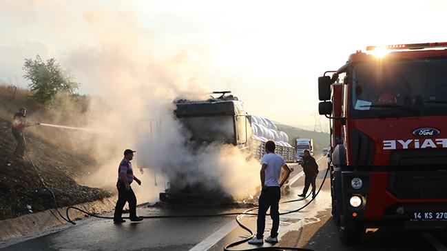 Anadolu otoyolunda seyir halindeki TIR'da yangn kt 