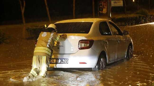 Baakehir'de ya nedeniyle aralar mahsur kald