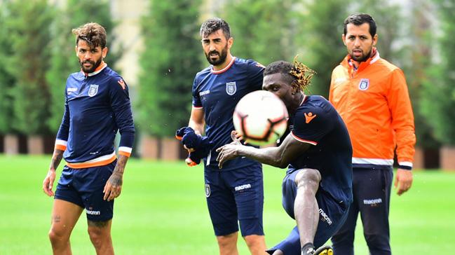 Antalyaspor mann hazrlklarn srdren Medipol Baakehir taktik alt