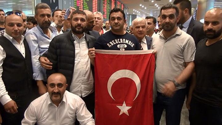 Washington'ta serbest braklan Sinan Narin stanbul'a geldi