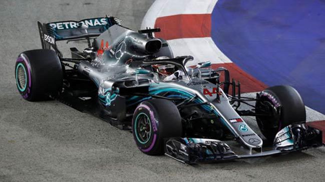 Singapur'da ilk sray Lewis Hamilton kapt