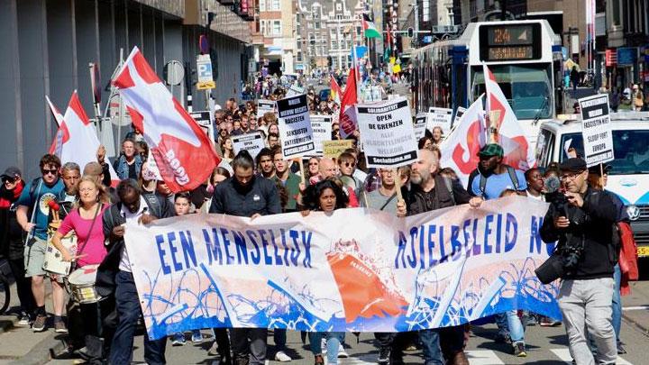 Hollanda'da AB'nin g politikalar protesto edildi