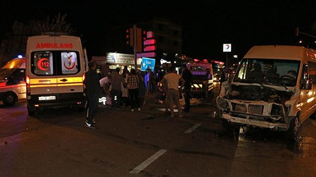 Manisa'da trafik kazas: 8 yaral